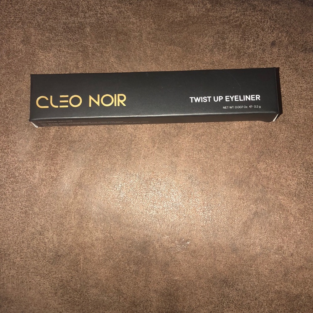 Cleo noir eyeliner.